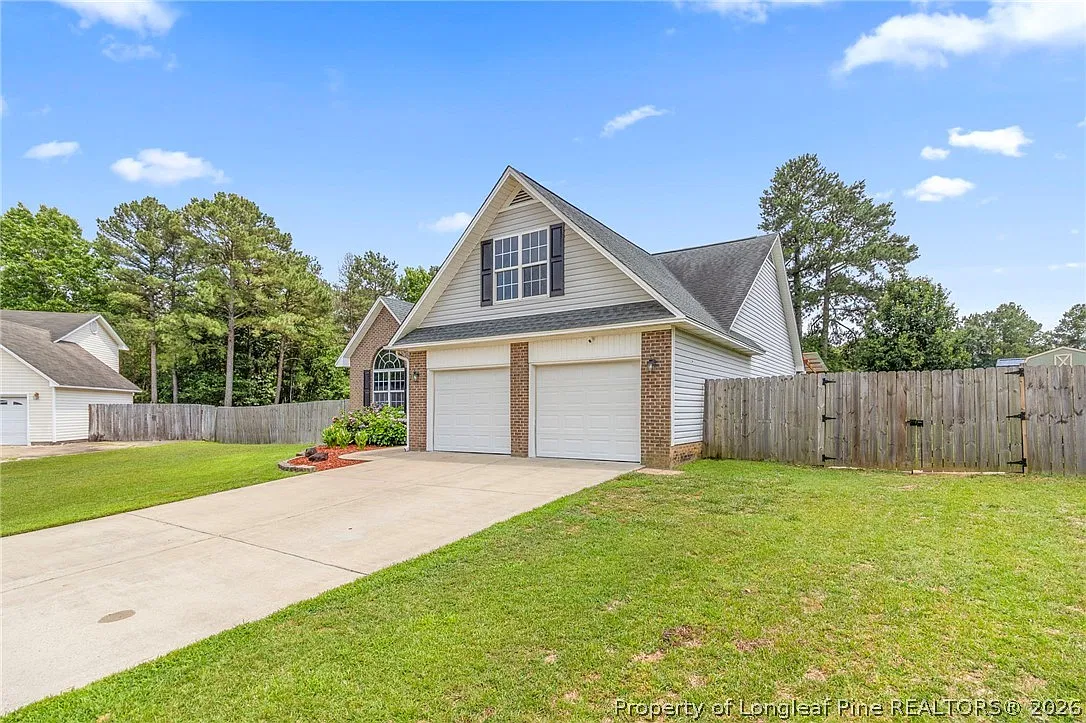 3 bed, 2.0 bath, 1796 sqft, $2,000 — Photo 4
