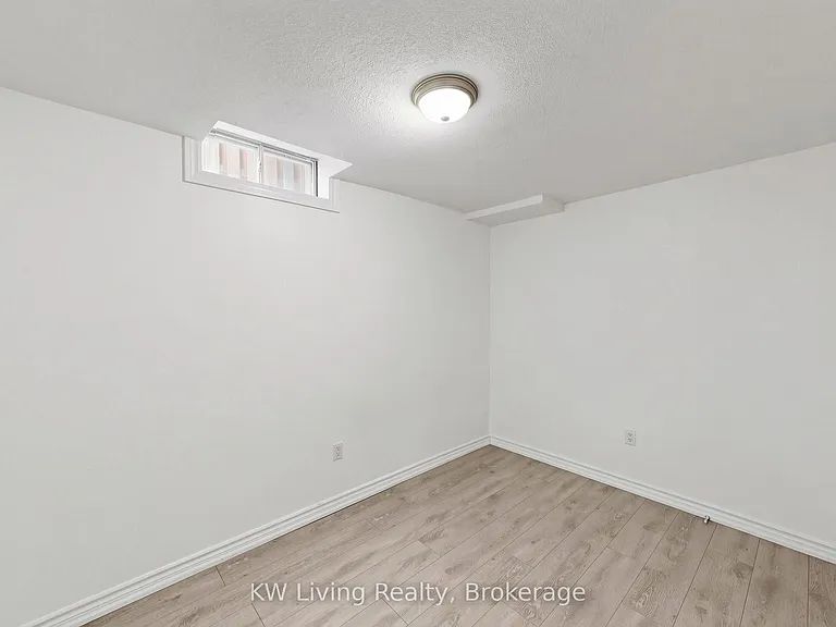 33 Southgate Cres — Photo 46