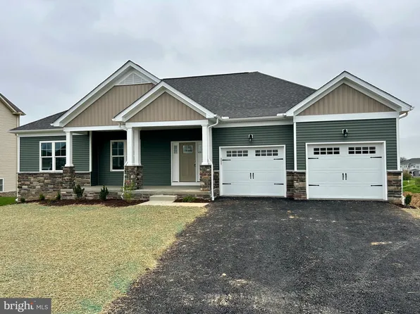 1263 Shannon Dr S, Greencastle, PA 17225