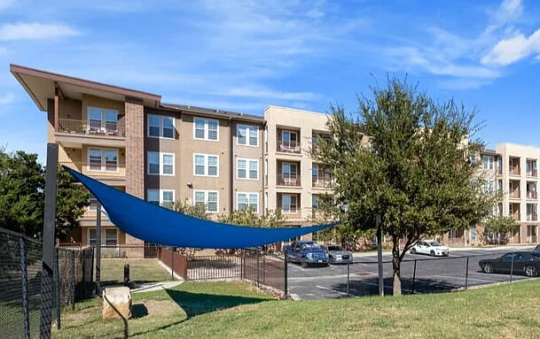 The Vance at Huebner Oaks — Photo 31