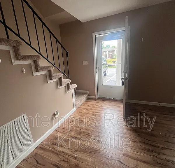 405 Iroquois Ln #2 — Photo 4