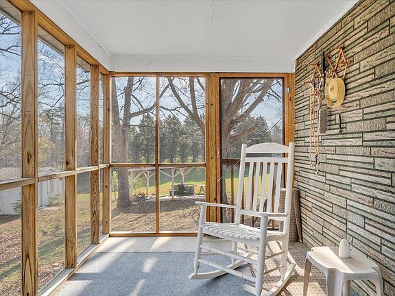 3rd image of 825 Knob Church Rd
