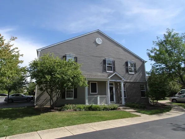 125 Springbrook Trl S, Oswego, IL 60543