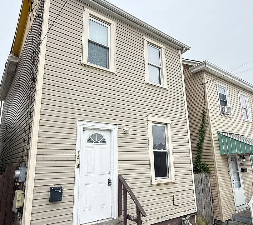 1214 Ann St