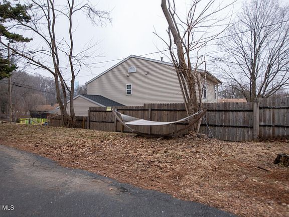 3rd image of 7 Pinehurst Avenue