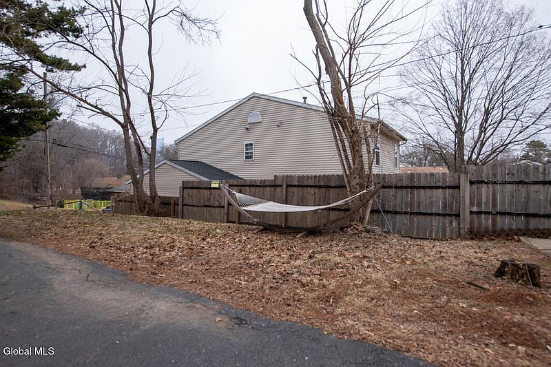 3rd image of 7 Pinehurst Avenue