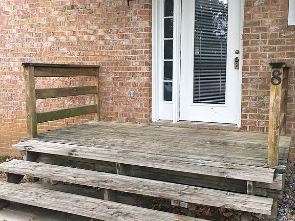 2nd image of 122 Jackson Pl #8