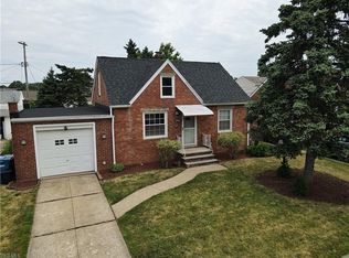 3102 Parklane Dr, Parma, OH 44134