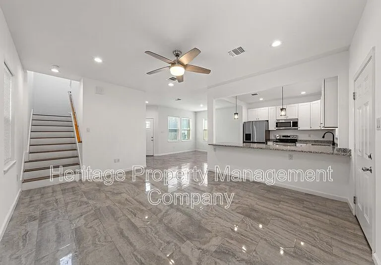 323 Gabriel #1-unit 101 — Photo 15