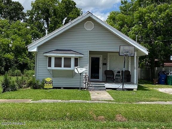 5th image of 216 W Hutchinson Ave