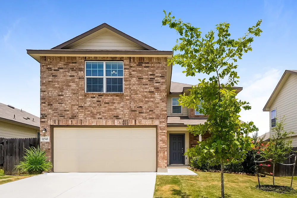 3 bed, 2.5 bath, 2243 sqft, $2,285 — Photo 1