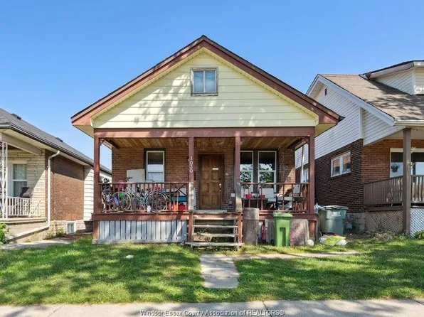 1030 Oak St, Windsor, ON N9A 5G4