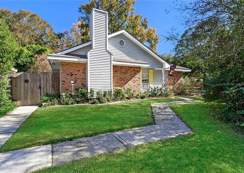 1st image of 31 Shady Oaks Dr