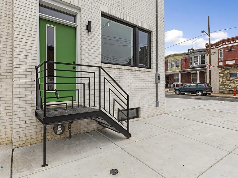 2719 Lefevre St — Photo 3