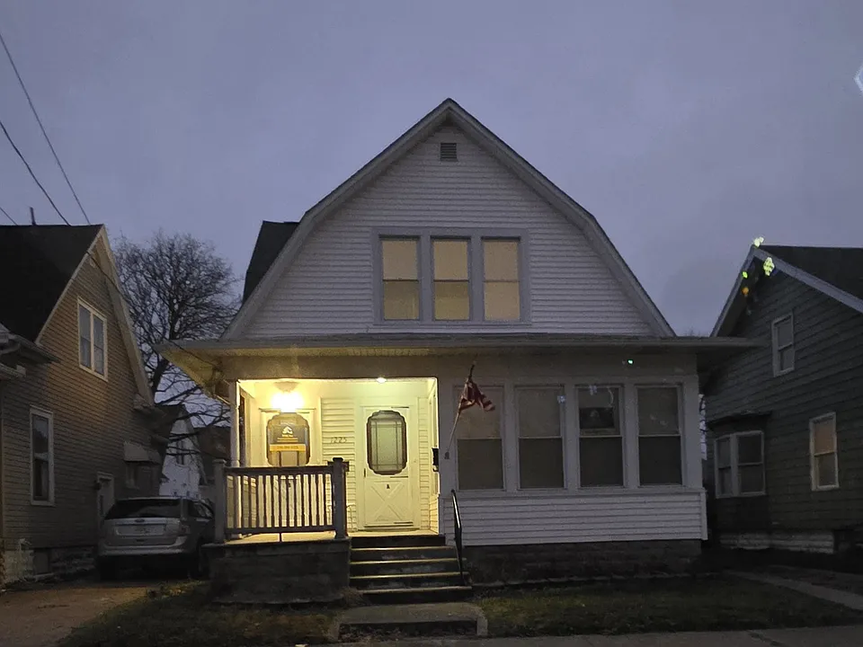1225 W Osborne St