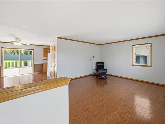 4th image of 135 Crown Rd