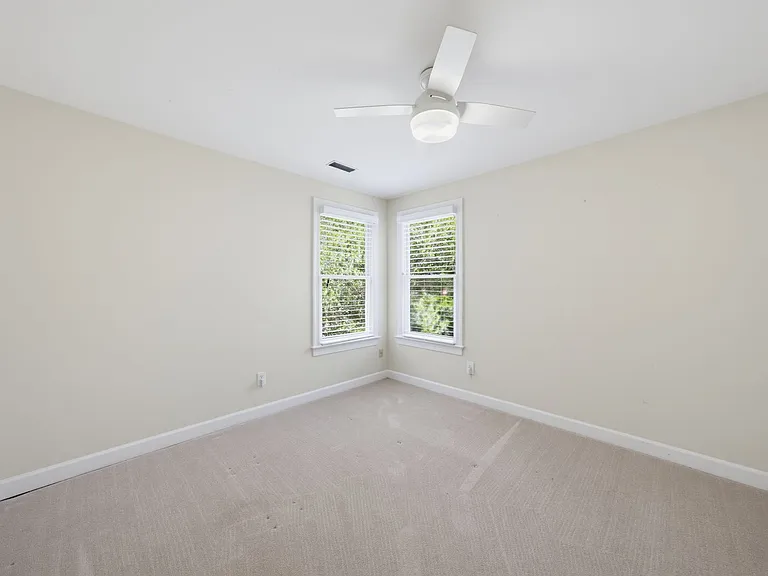 102 Parkside Cir — Photo 32