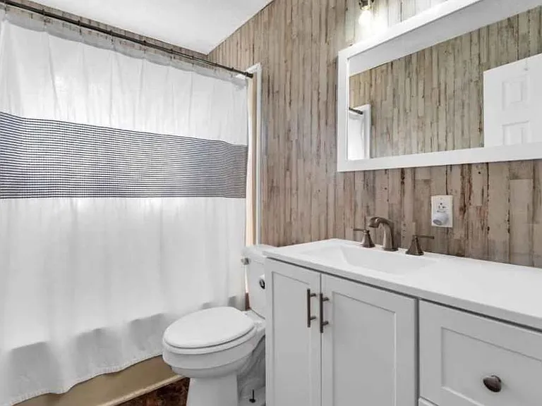 802 Benton St — Photo 10