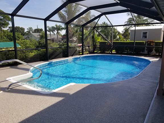 3rd image of 625 SE Whitmore Dr