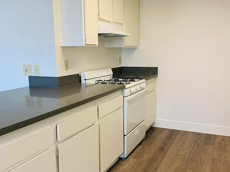 1200 S Sharon Cir #5A — Photo 3