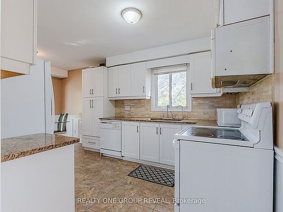 4th image of 4 Stanford Cres