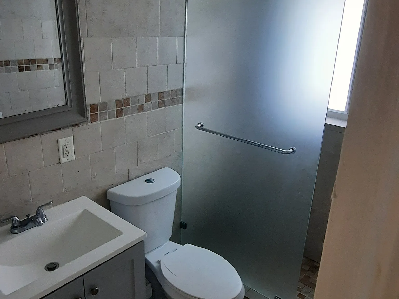 2 bed, 722 sqft, $1,950 — Photo 3