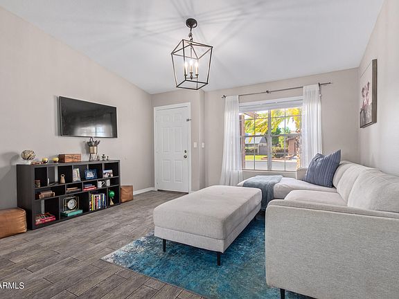 5th image of 3819 E HAMPTON Avenue