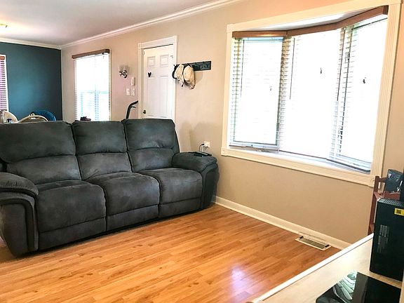 4th image of 36896 N Elizabeth Dr