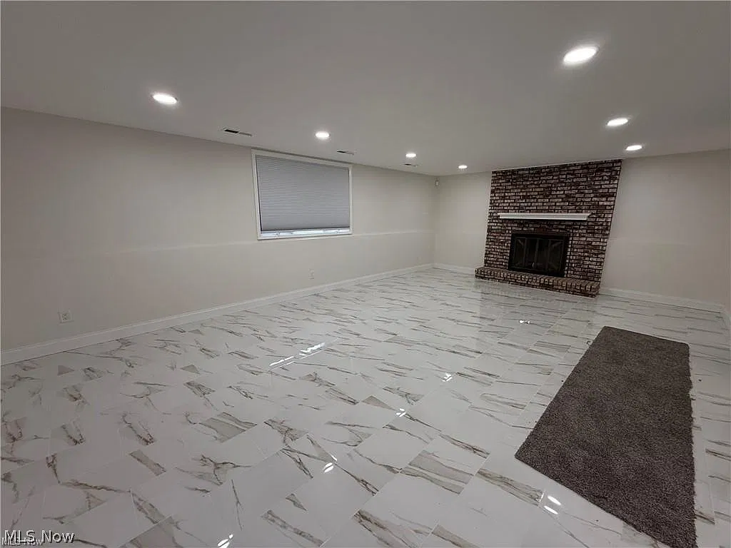 4 bed, 3.5 bath, 2528 sqft, $3,300 — Photo 3