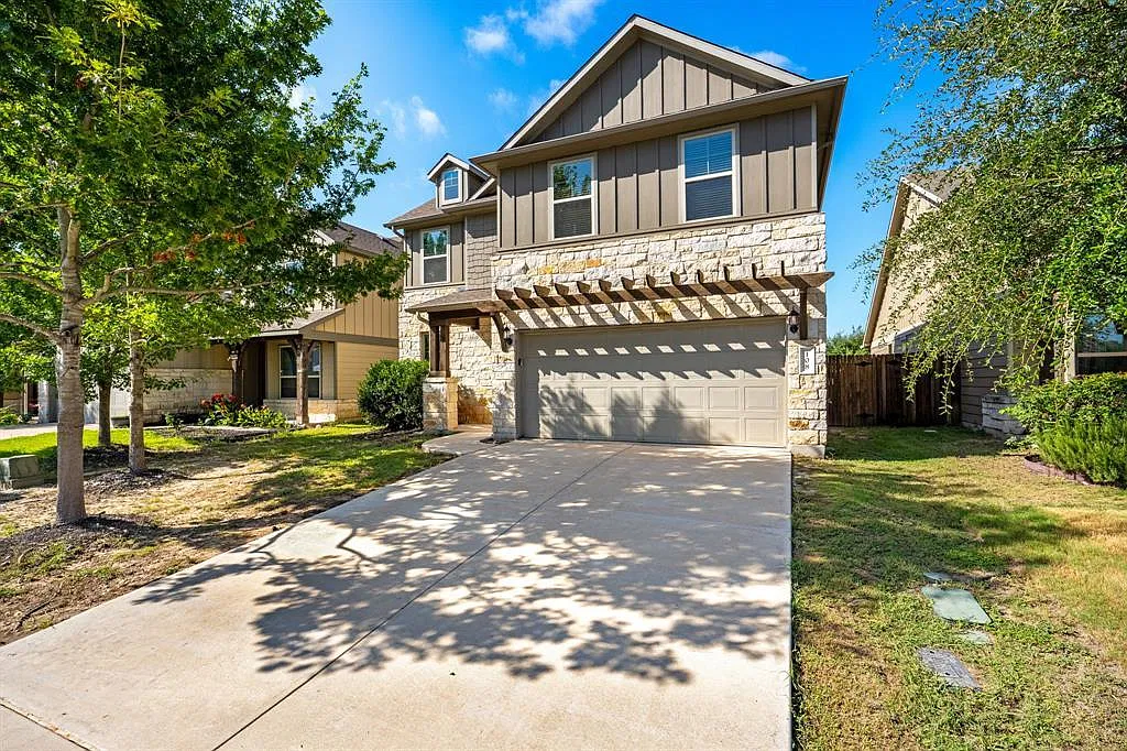 4 bed, 2.5 bath, 2897 sqft, $2,300 — Photo 2