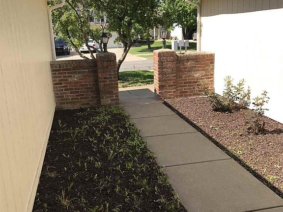 3rd image of 2528 Crestline Ct