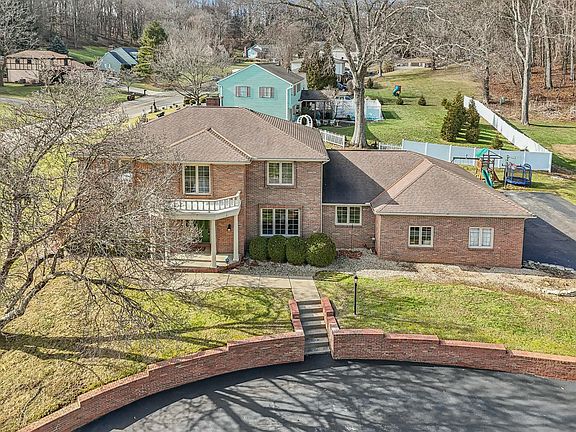 3rd image of 651 Carriage Ct