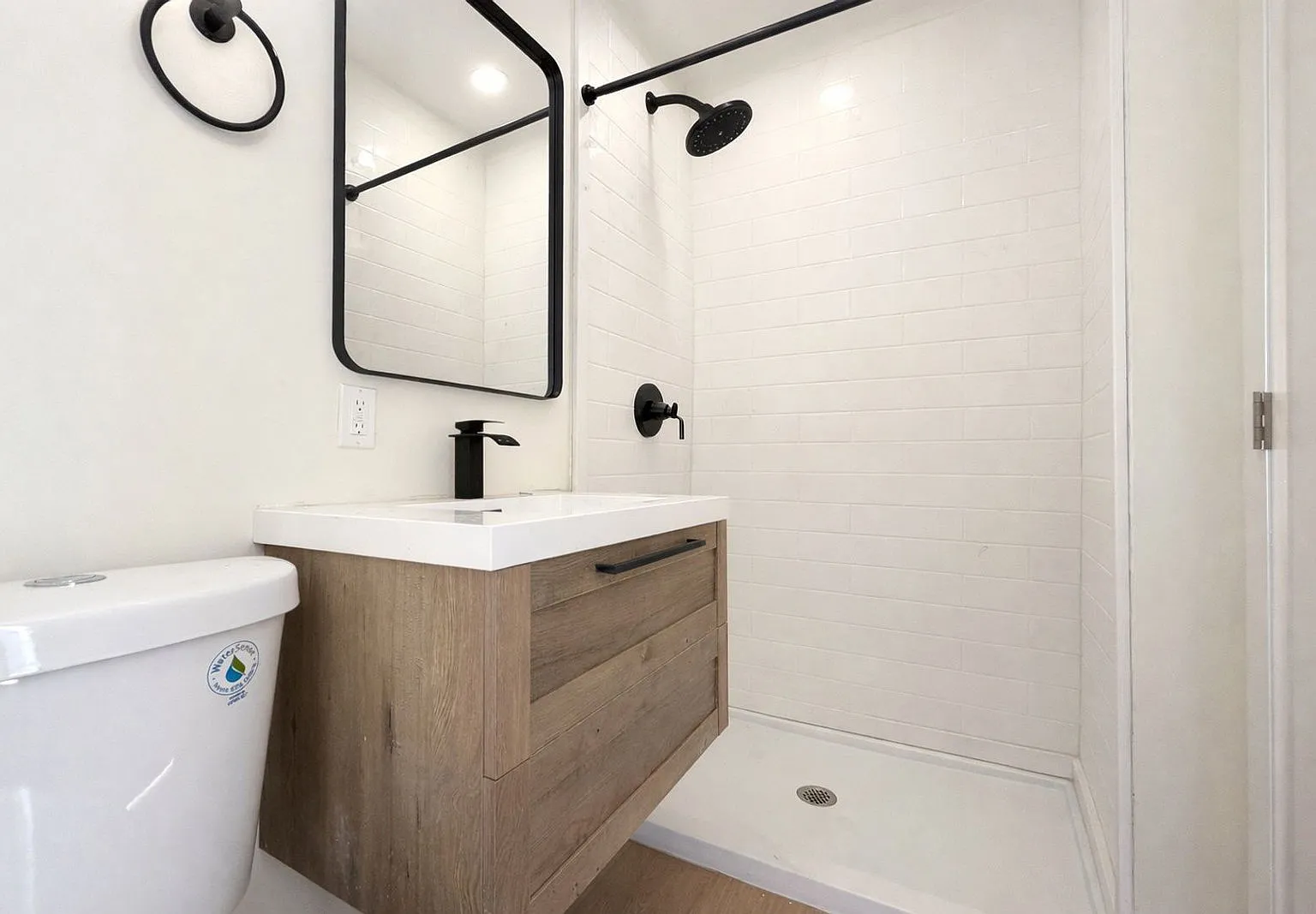 Studio, 1.0 bath, 400 sqft, $1,595 — Photo 4