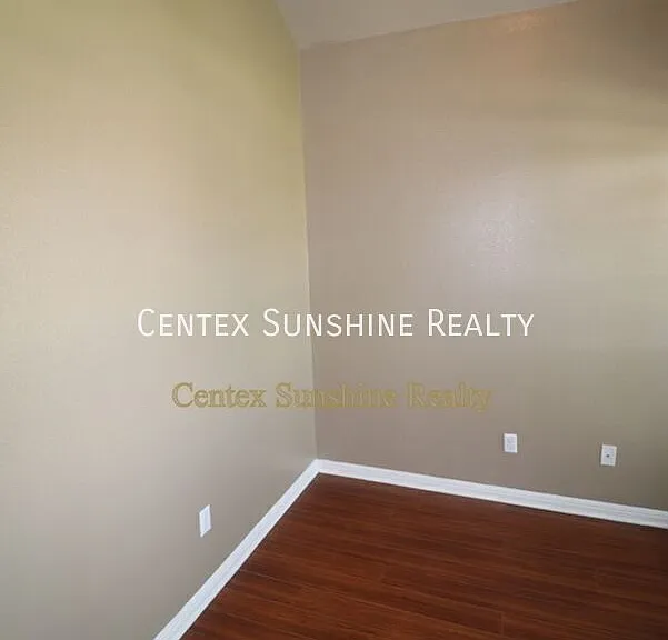 3303 Castleton Dr — Photo 9
