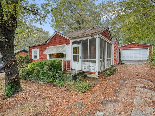 2458 Hillcrest Dr, East Pt, GA 30344