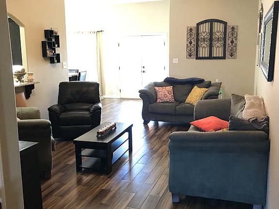 2nd image of 1604 Kelly Ln