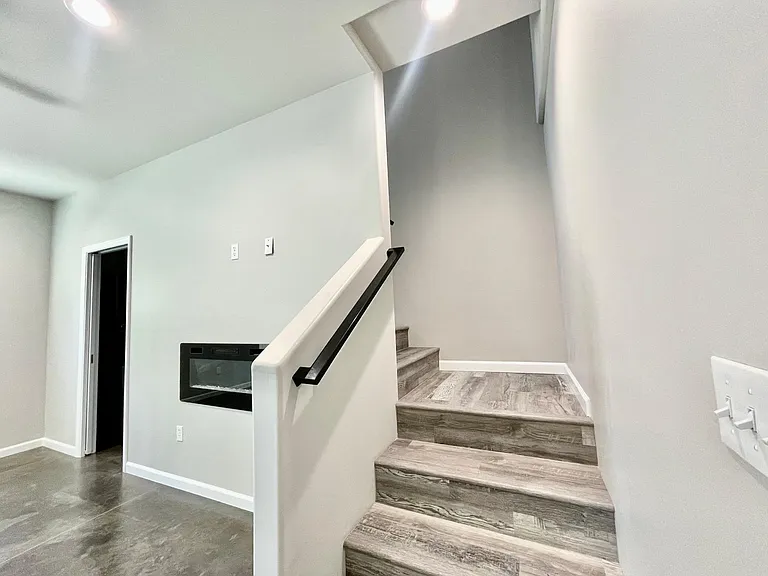 720 N Walnut St #13 — Photo 14