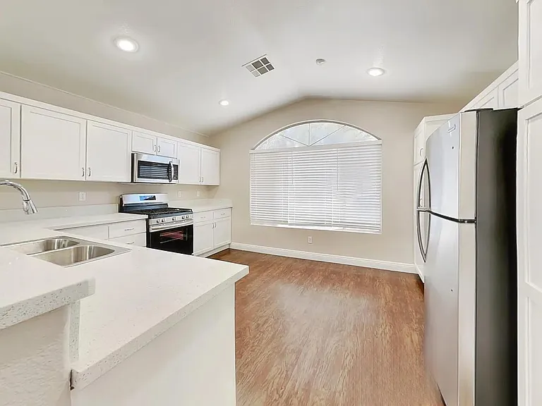 714 Wolf Lake Ave — Photo 5