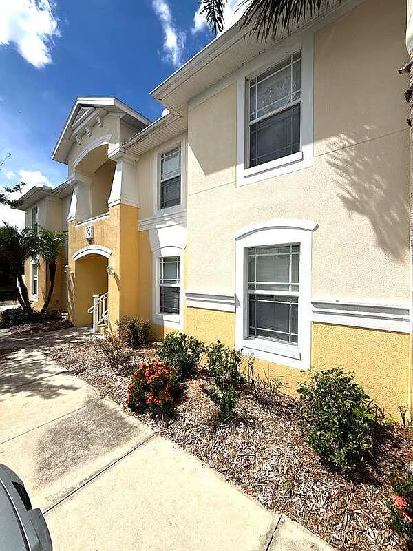 3 bed, 2.0 bath, 1149 sqft, $1,795 — Photo 2