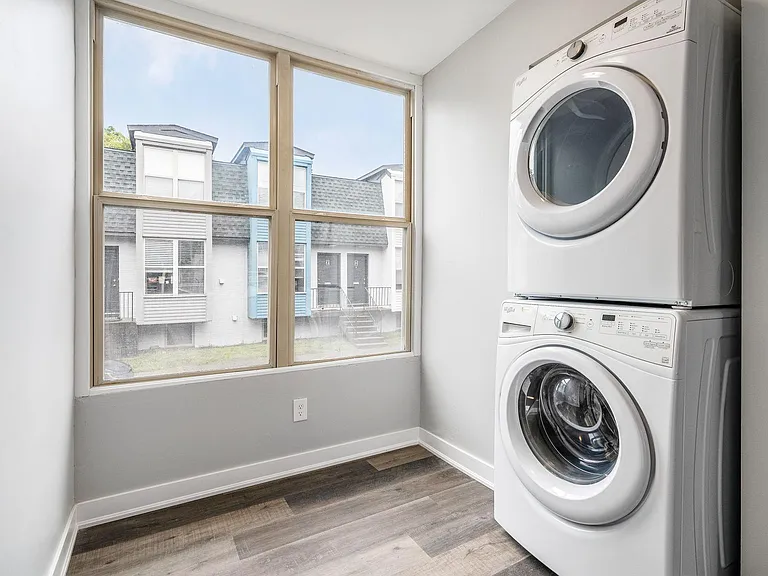 142 W 8th Ave #B — Photo 10