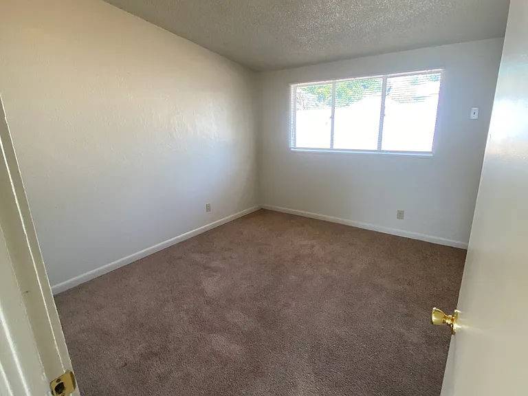 4388 N Millbrook Ave — Photo 7