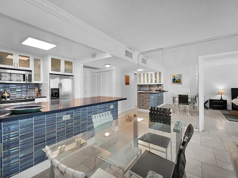 2301 Collins Ave #1015 — Photo 27