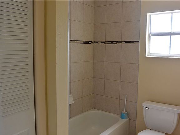 4th image of 3047 Azalea Ln