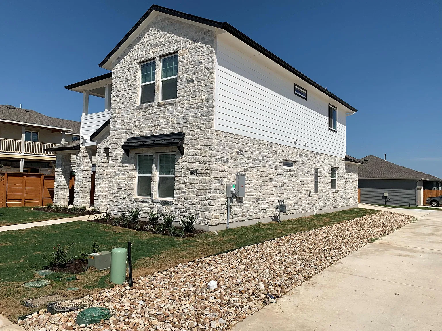 4 bed, 2.5 bath, 2350 sqft, $2,750 — Photo 1