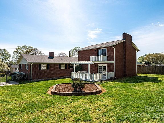 5th image of 618 Meadowood St