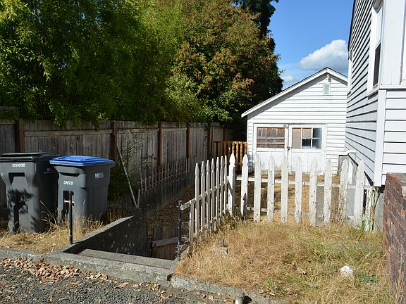 2 car garage w/ rear access
