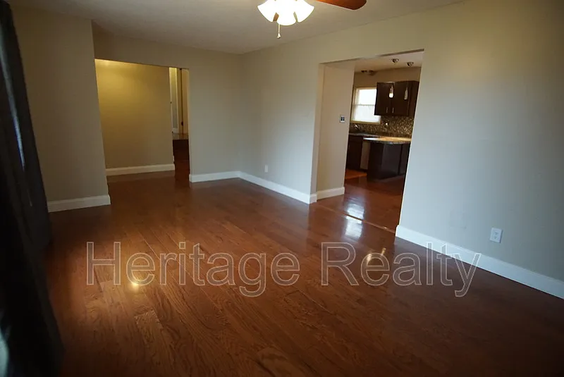 4 bed, 2.0 bath, 1926 sqft, $2,300 — Photo 4