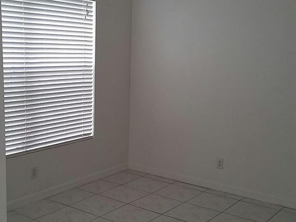 3rd image of 709 Talia Cir