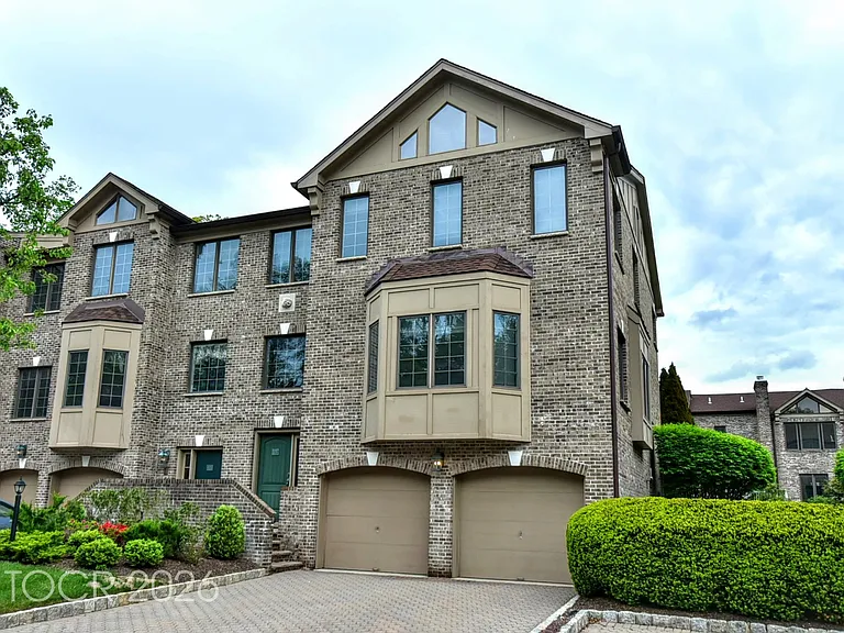 15 Sherbrooke Ct — Photo 5