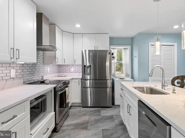 608 Blue Ridge Ave NE, Leesburg, VA 20176